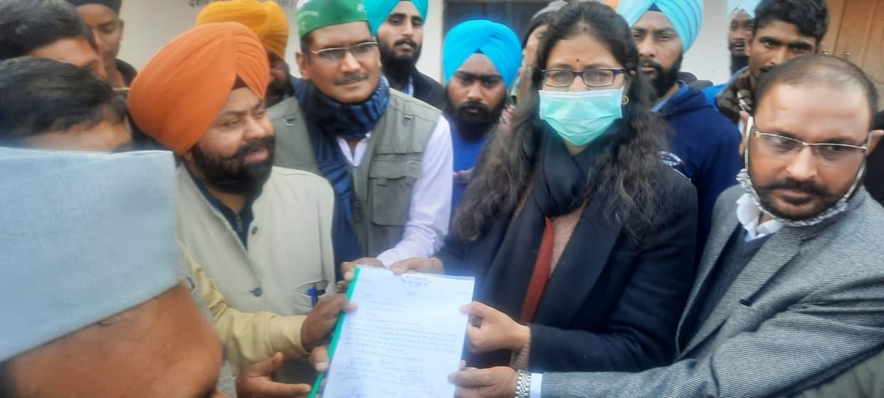 Police stopped farmers going to DM office
