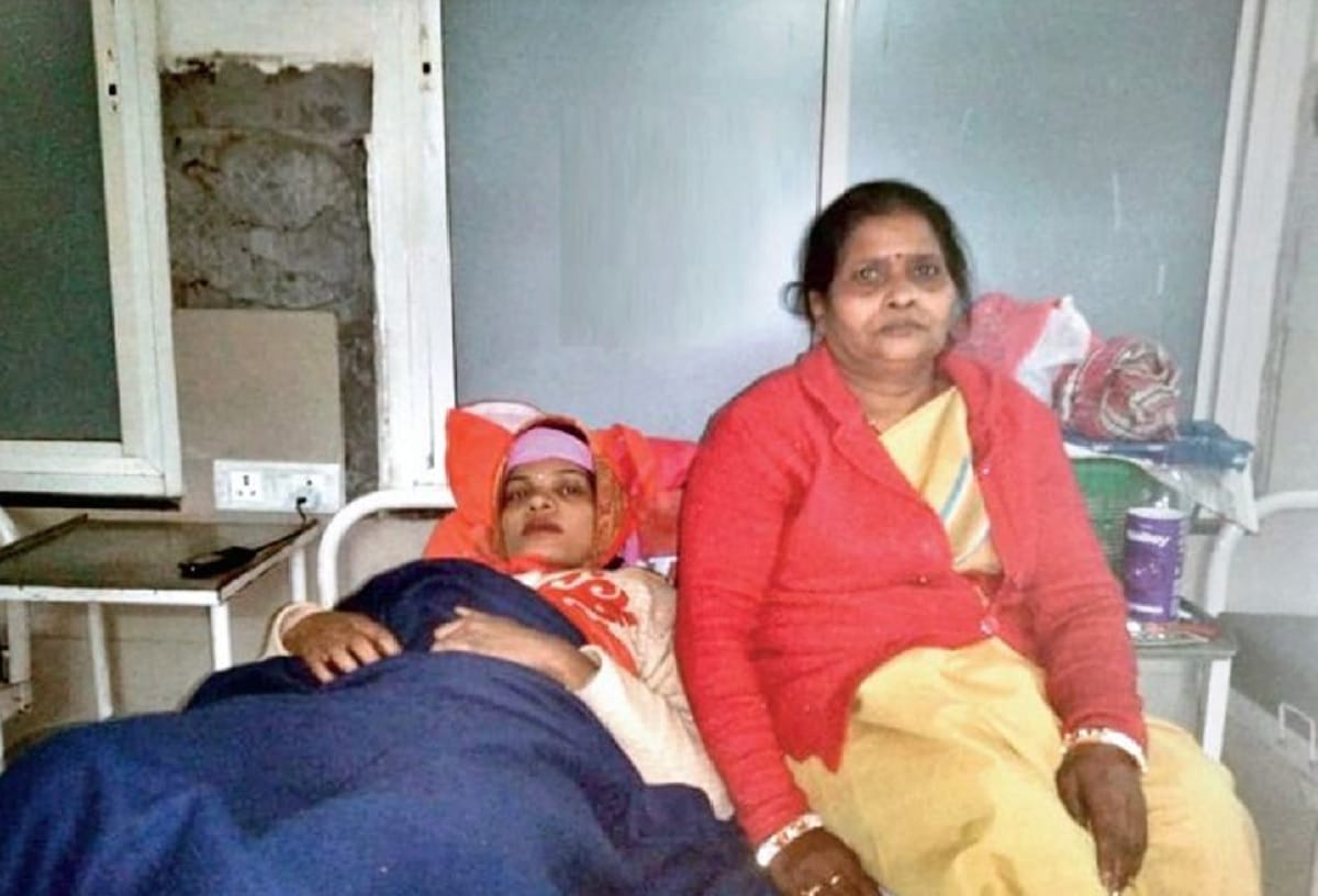 Bhopal The doctor of Jaypee Hospital removed the newborn from the SNCU and placed it on the table said it is dead now look at it