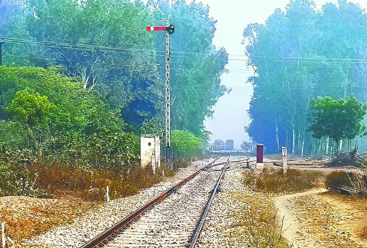 young man and minor girl jump before train dead bodies found on a railway track 
