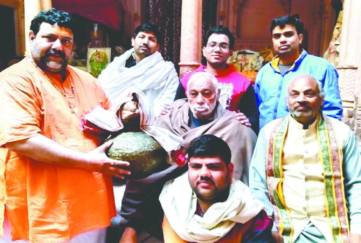 Vrindavan Kumbh Mela 2021: Dhawaj Pojan Done By Prem Pujari Family