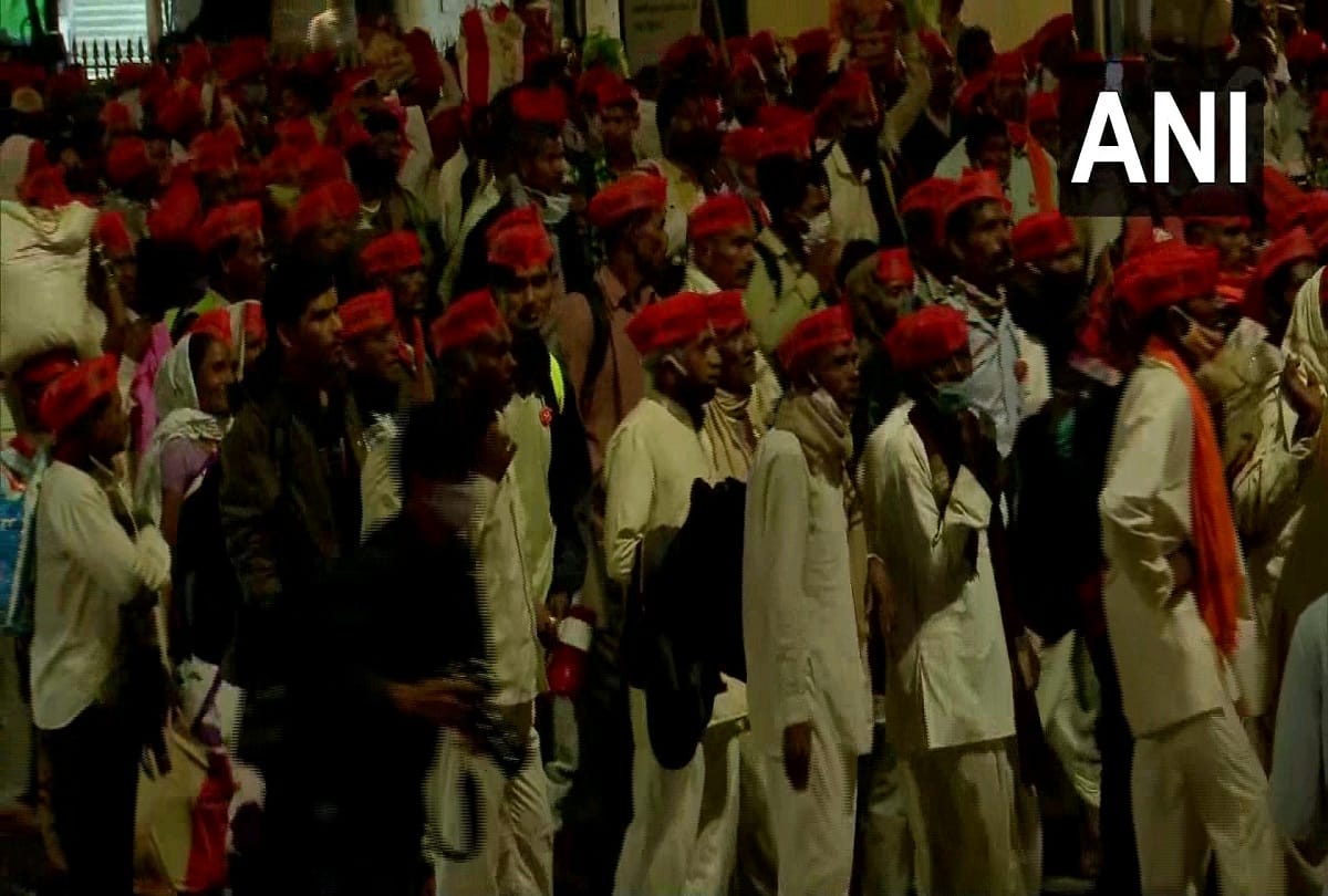 Maharashtra, Farmers from Nashik reach Azad Maidan in Mumbai