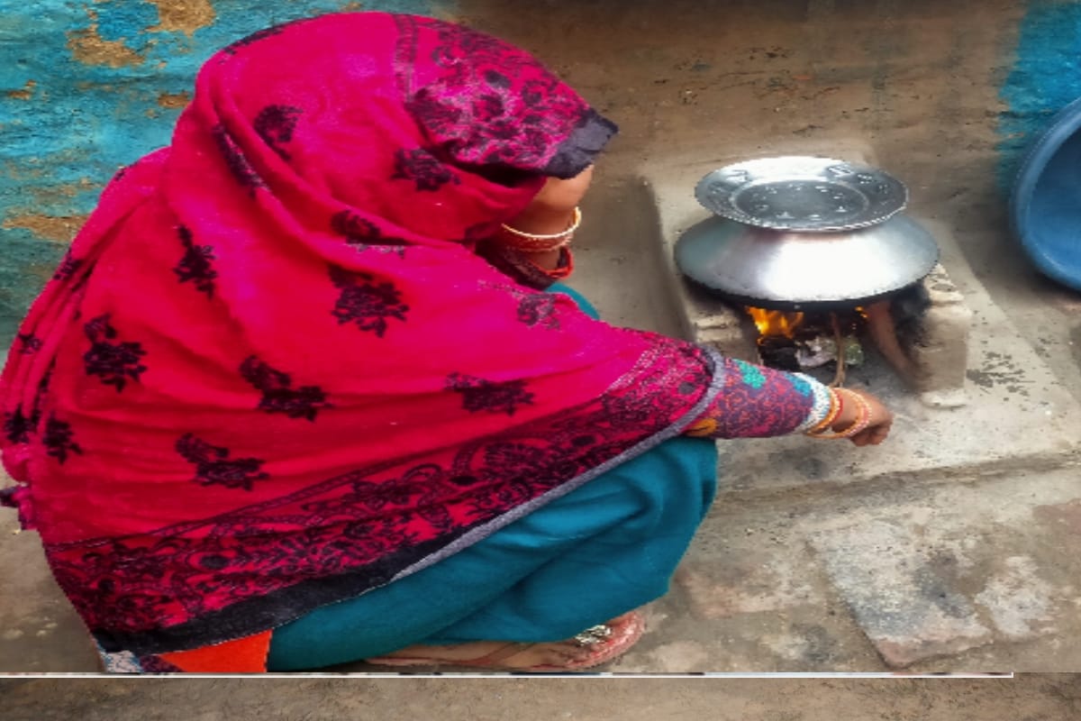 Amar Ujala Exclusive: more than ten thousand cylinders are not being refilled due to increase in gas prices Ujjwala scheme