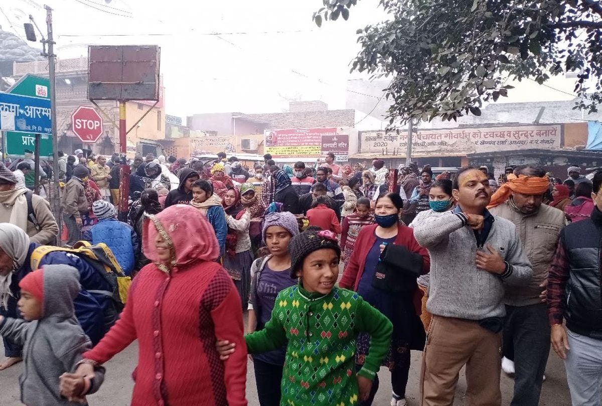huge crowd of devotees gathered in mathura vrindavan on ekadashi 2021