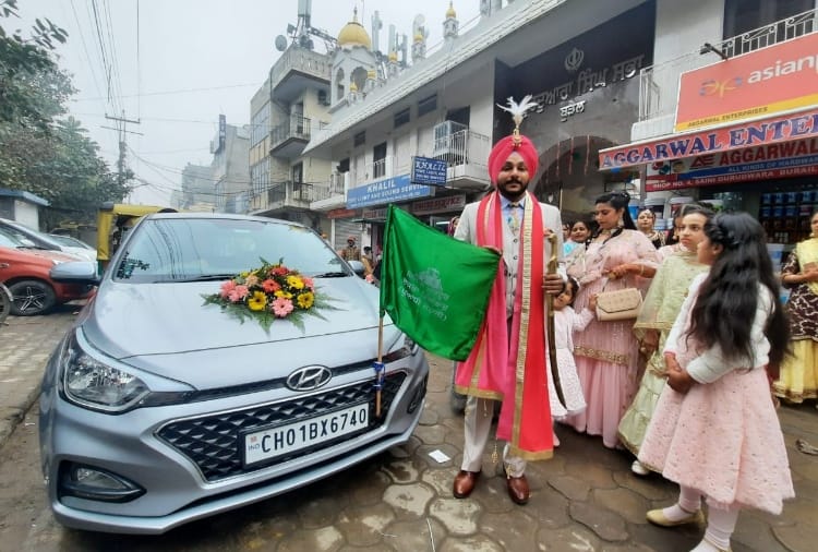 Groom put the farmers union flag in his car in Chandigarh