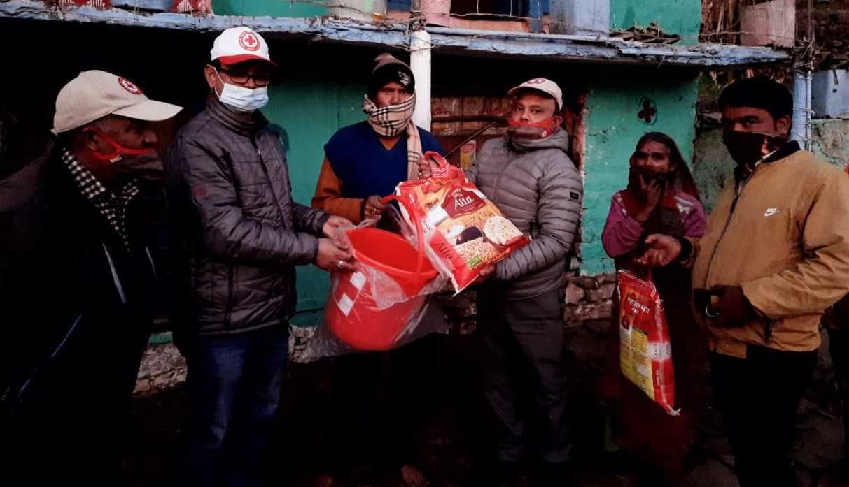 Red Cross distributed relief material to family of fire victims in bageshwar