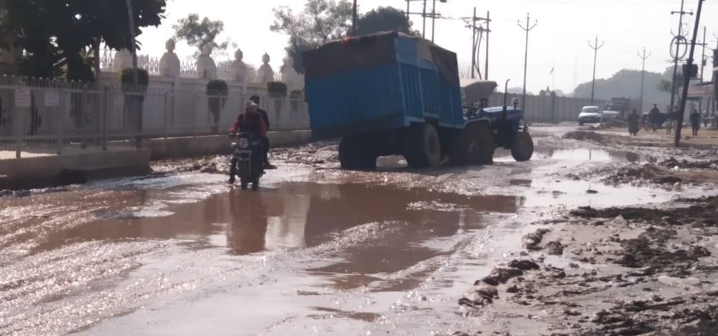 highway,Jai Gurudev Temple,The pit