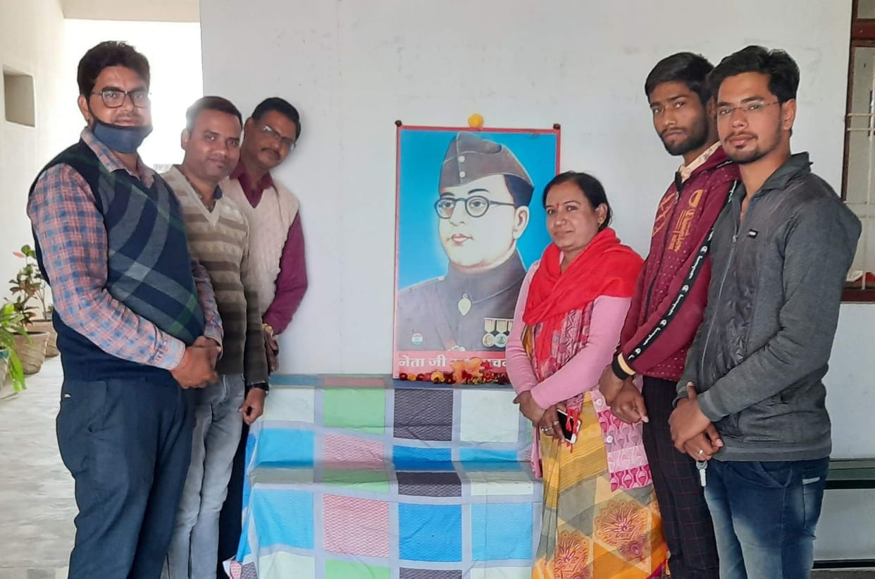 jayanti pr subhash chandr bosh ke aadarsho pr chalne ka  liya sankalp