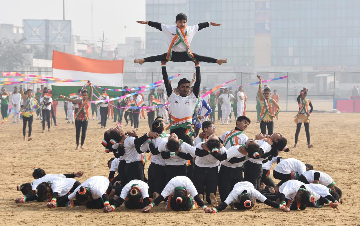 Children show off tricks in full rehearsal of Republic Day