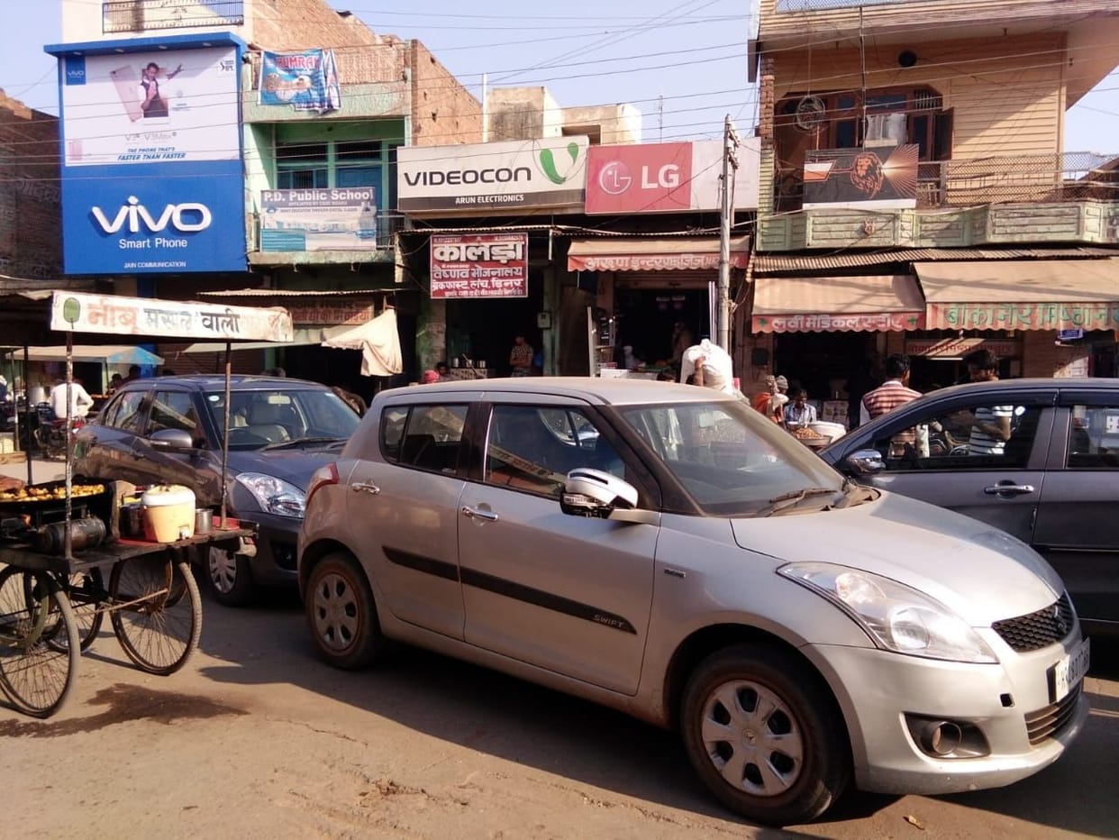 jam due to vehicle at lal kuan chowk