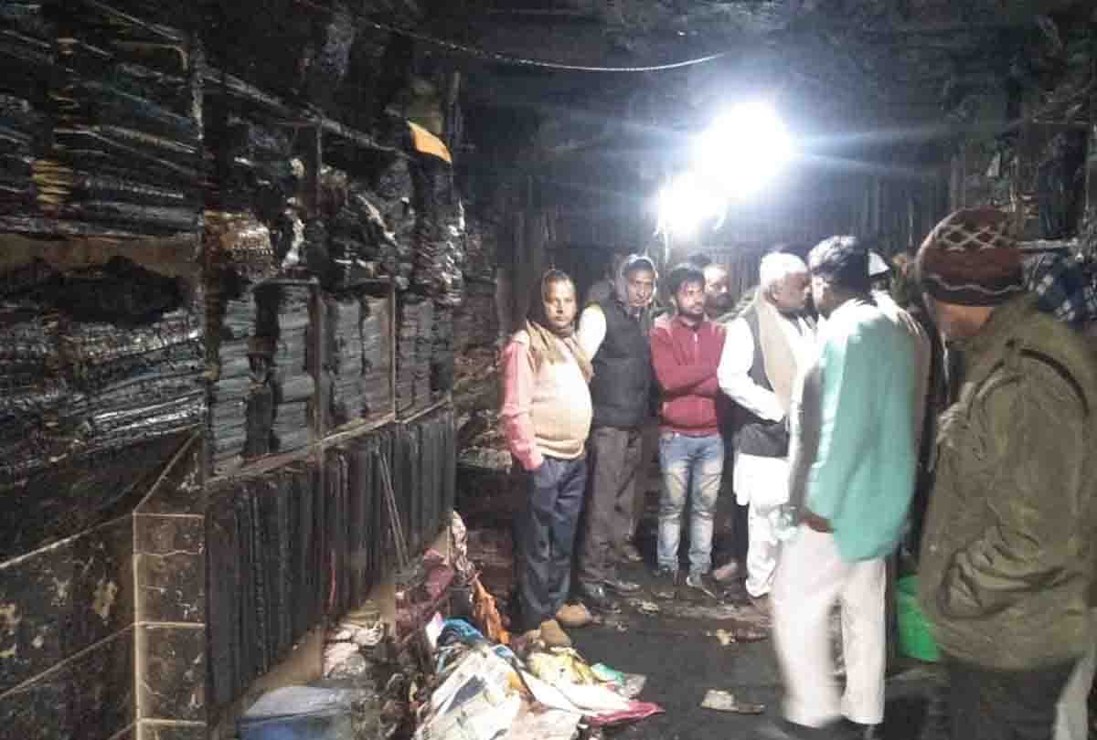 UP: Thieves raid clothes shop in Jalaun, fire set after theft, burnt goods worth 25 lakh