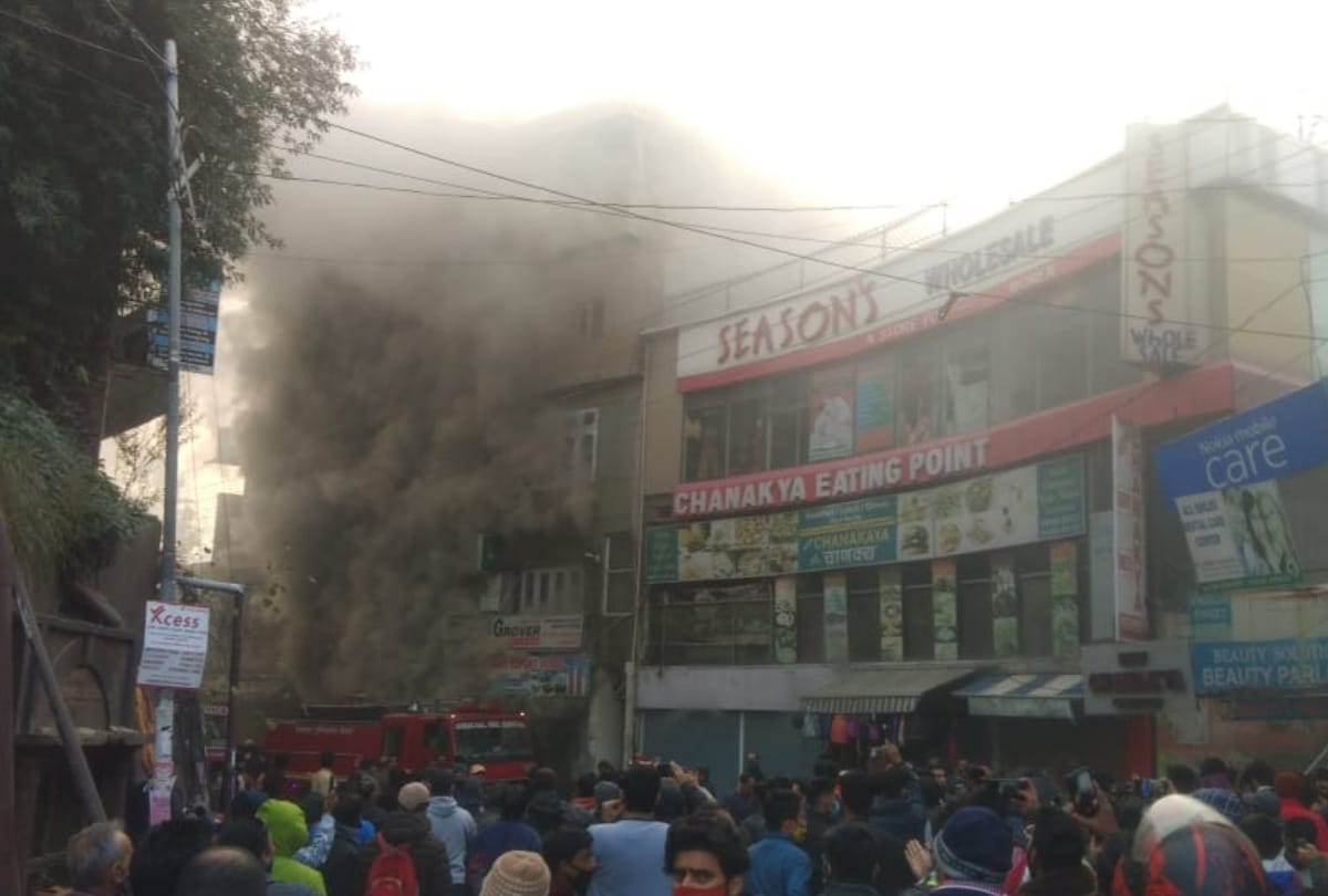 Massive Fire Breaks Out At Market Mall road Solan Himachal Pradesh