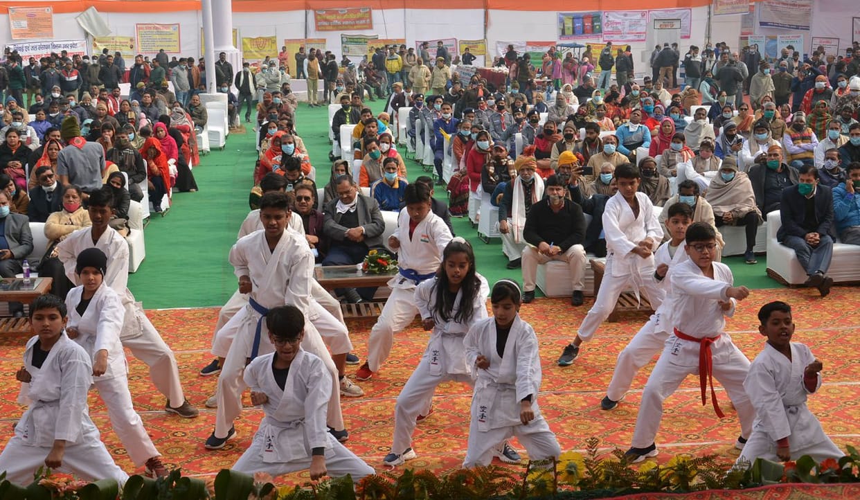No entry of common man in Uttar Pradesh Foundation Day Fair