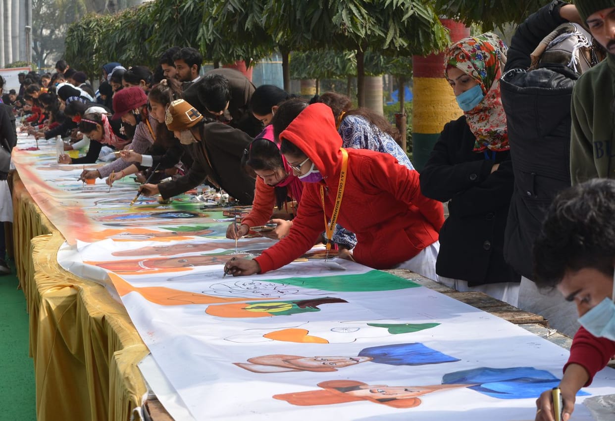 Patriotic spirit shown on a canvas 201 feet long