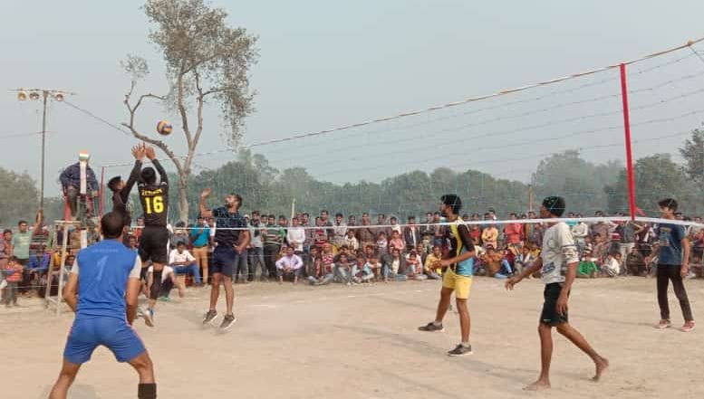 Shahjahanpur won the volleyball competition by defeating Dhamaula