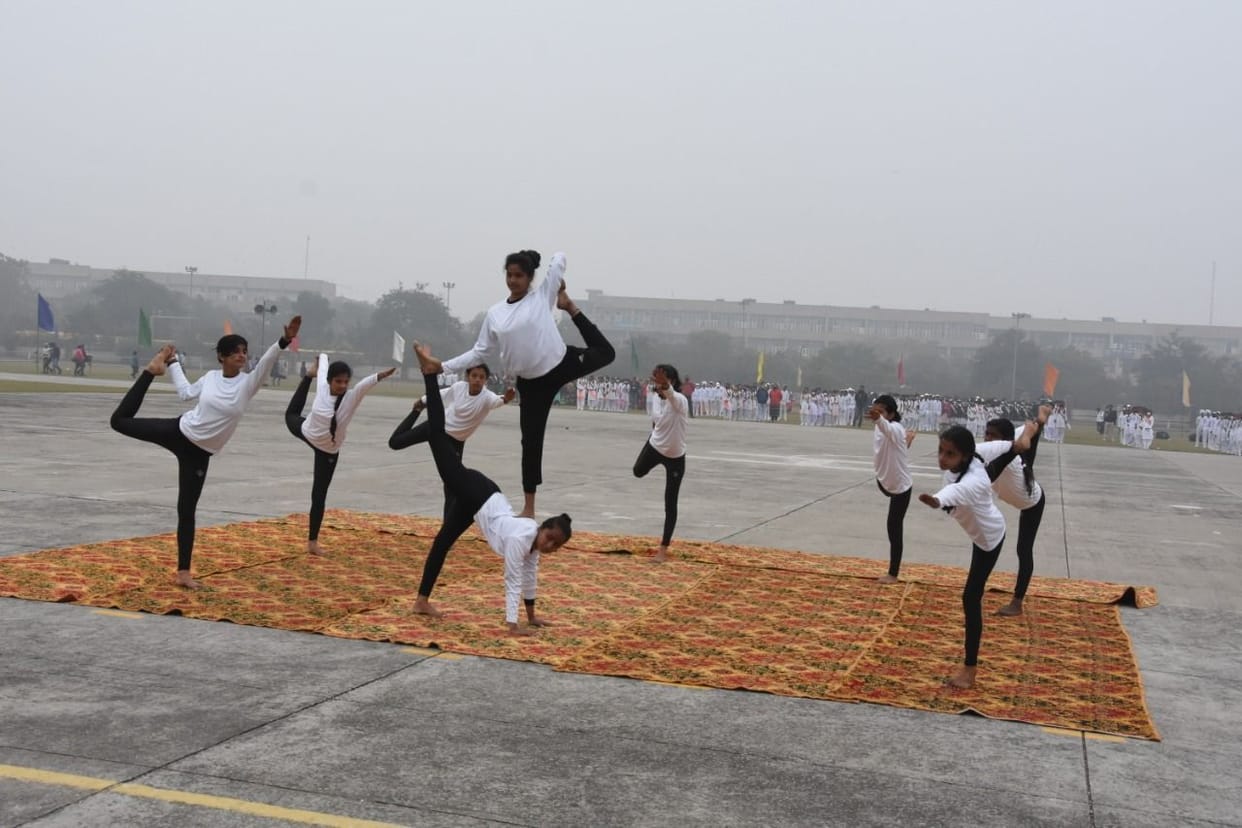 Deputy Commissioner hoisted the tricolor and took salute of parade