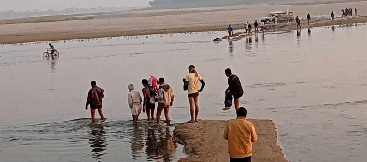 villagers,fathepur news,water up,bitter cold,waist