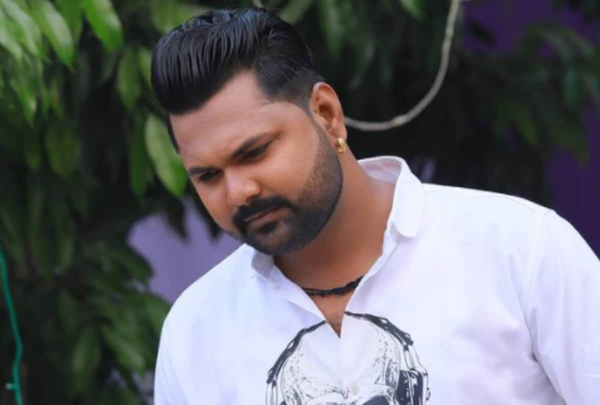 famous bhojpuri singer Samar Singh gets a chance on a film