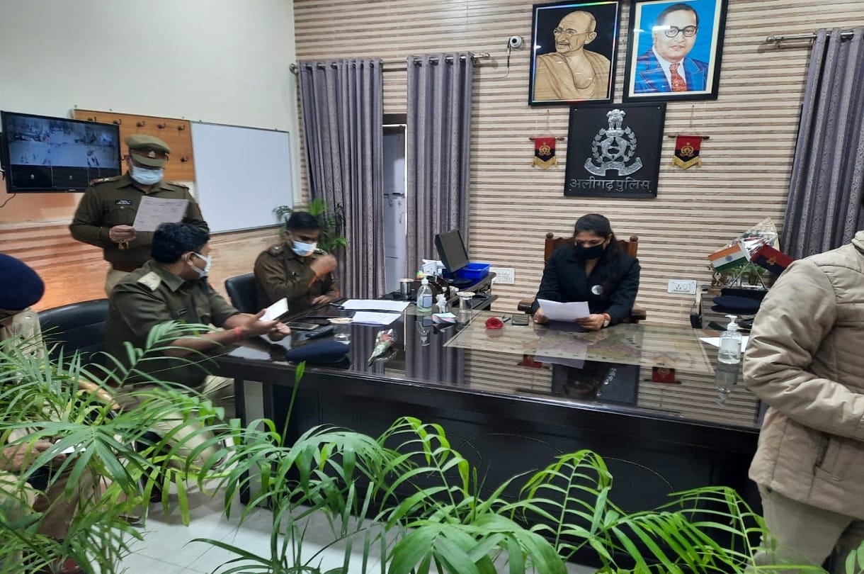 Khushi Sharma became SSP of Aligarh for one day started public hearing by sitting in office