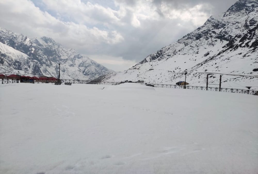 Weather update for Uttarakhand Today: kedarnath dham covered with white sheet of Heavy Snow photos