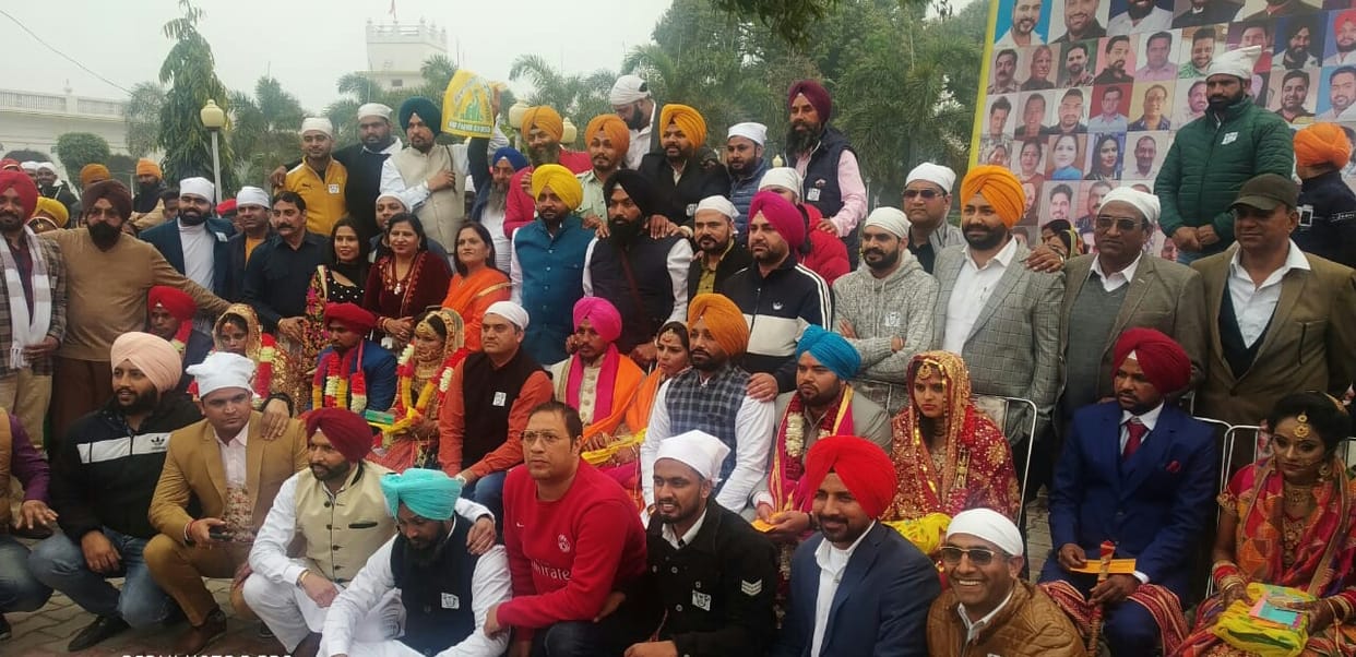Five needy couples get married