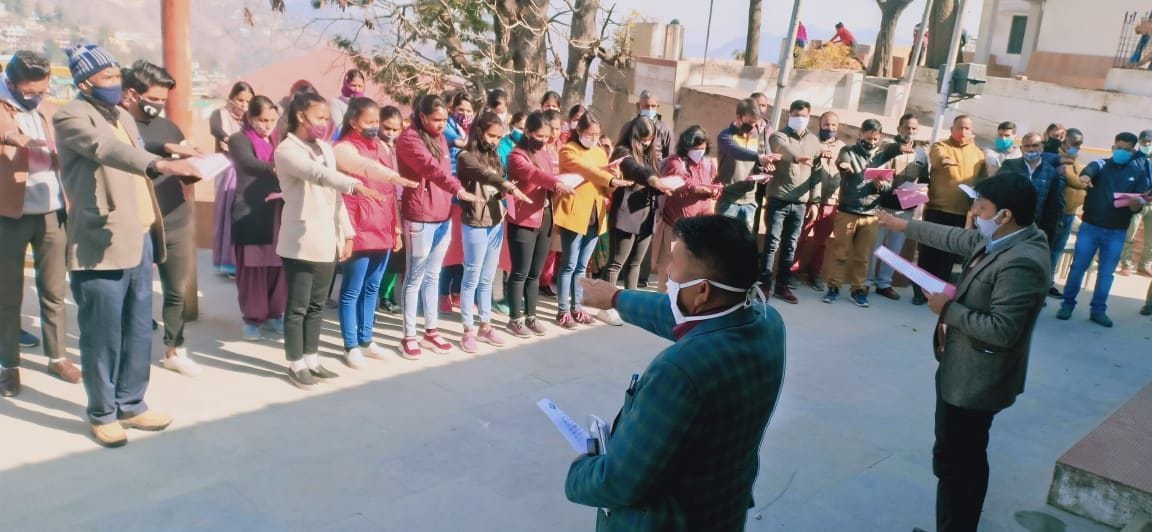 DM administered voter oath to officials in Collectorate premises