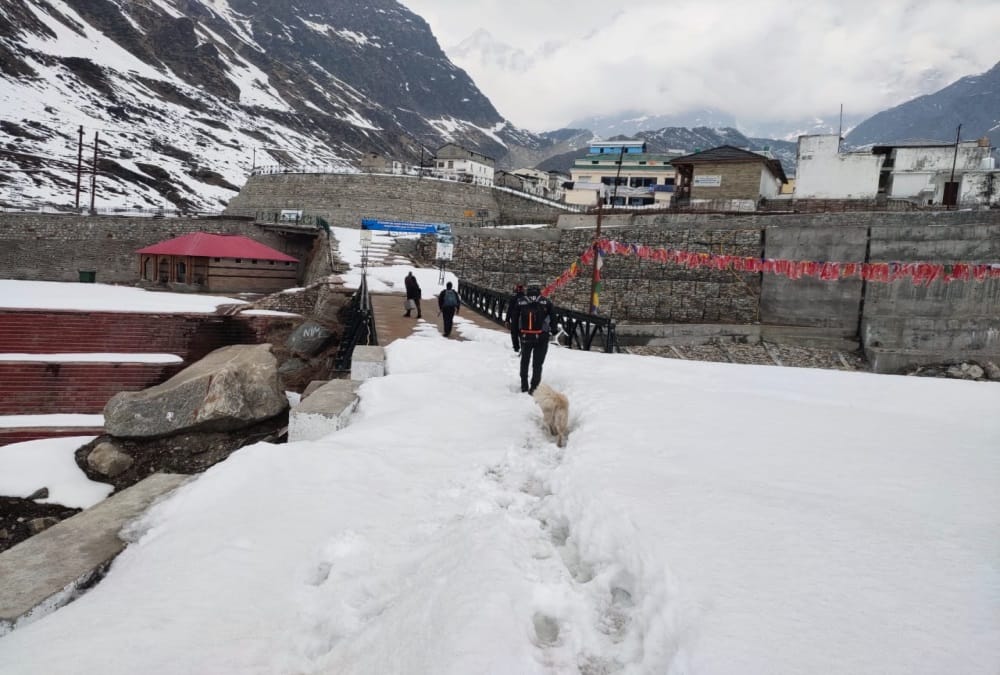 Weather update for Uttarakhand Today: kedarnath dham covered with white sheet of Heavy Snow photos