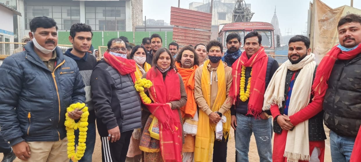 Cricketer Kuldeep Yadav in Varanasi Kashi Vishwanath mandir