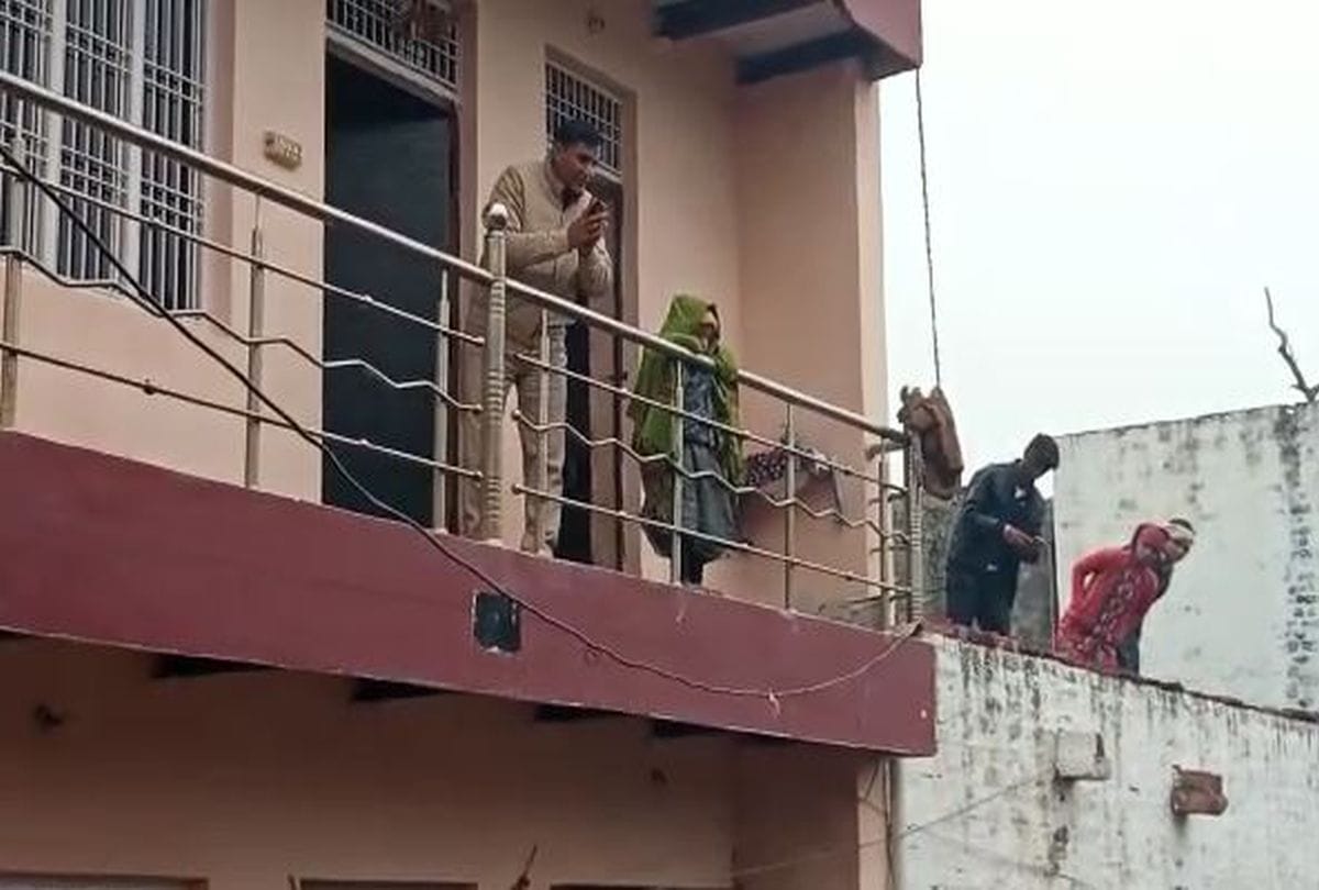 mob attack the police team after missing young man found dead in agra