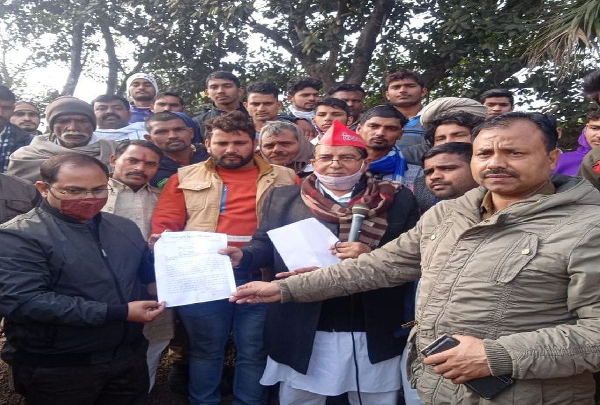 Police stop tractor rally of farmers in Mathura