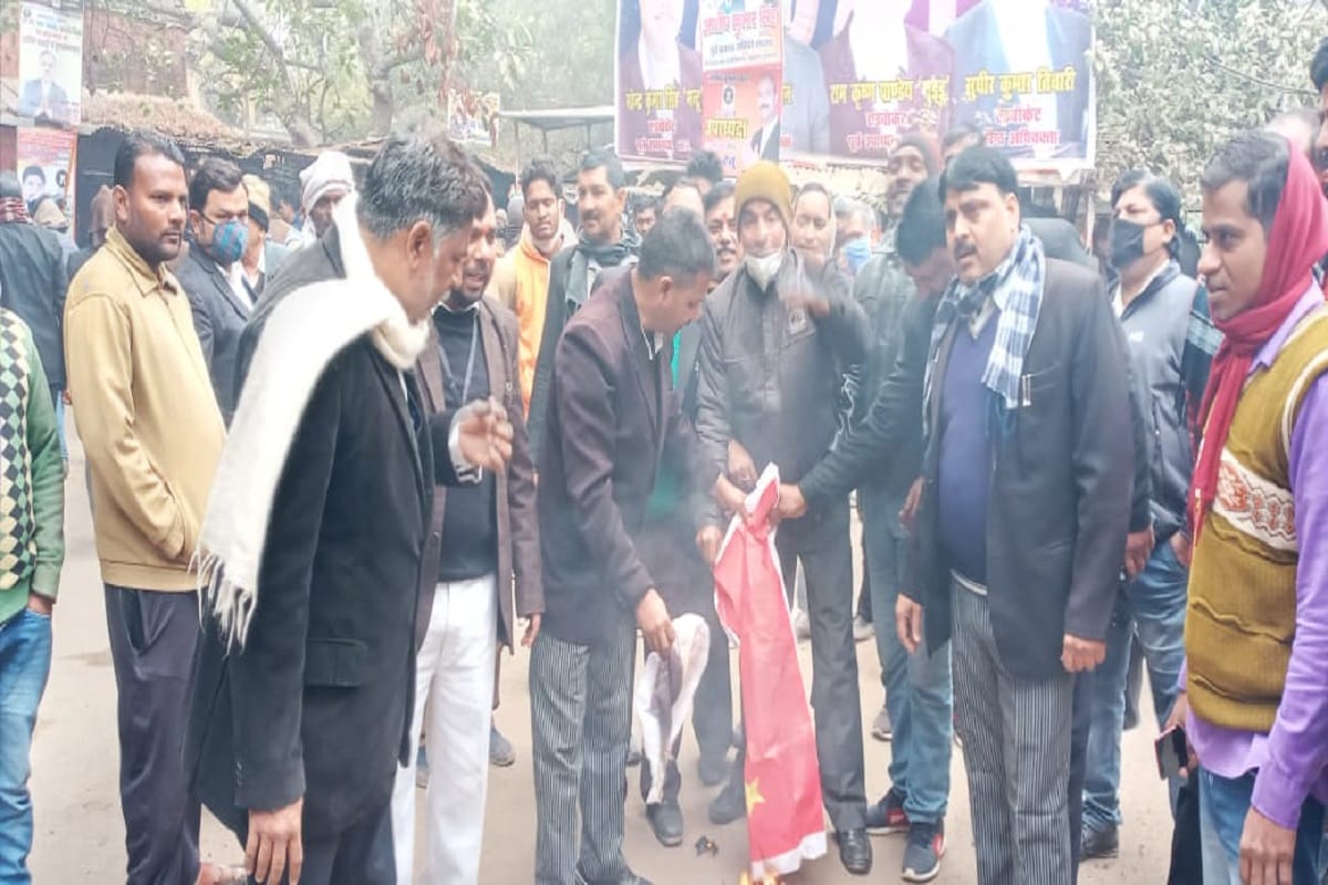 India China standoff news advocates in Varanasi lit posters of President of China