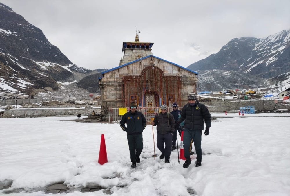 Weather update for Uttarakhand Today: kedarnath dham covered with white sheet of Heavy Snow photos
