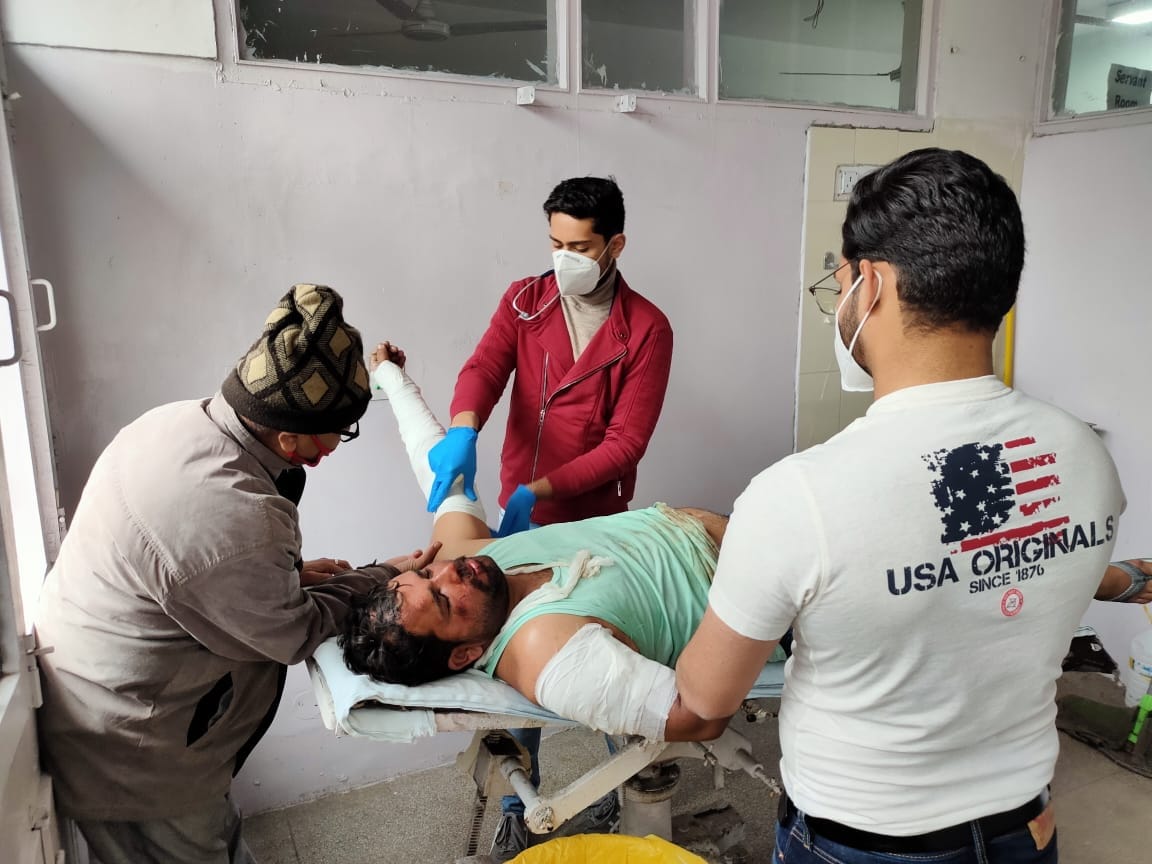 Eletric worker injured from current