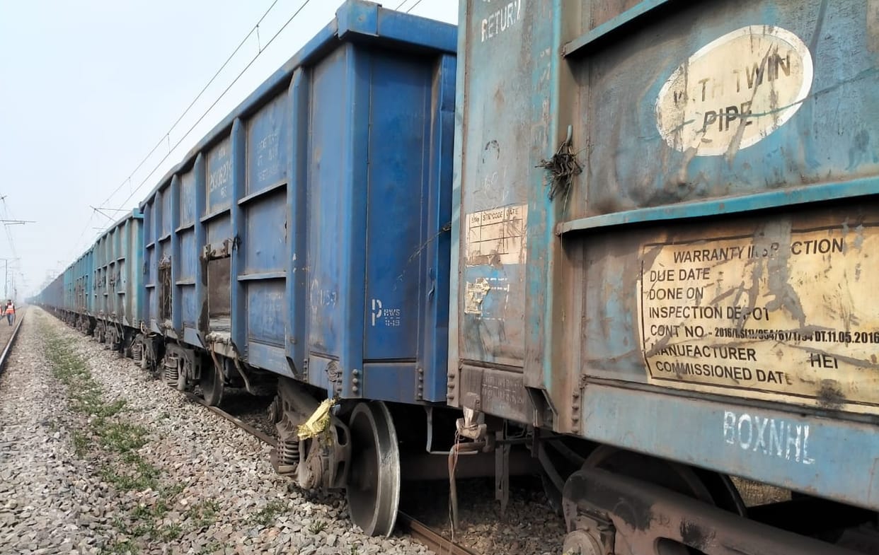 track,GOODS TRAIN,fathepur news,hitting the bull,train landed
