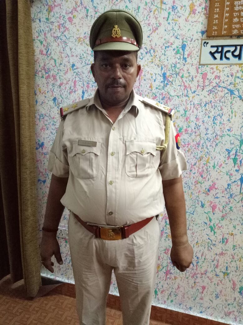 the fake policemen was caught by the real police