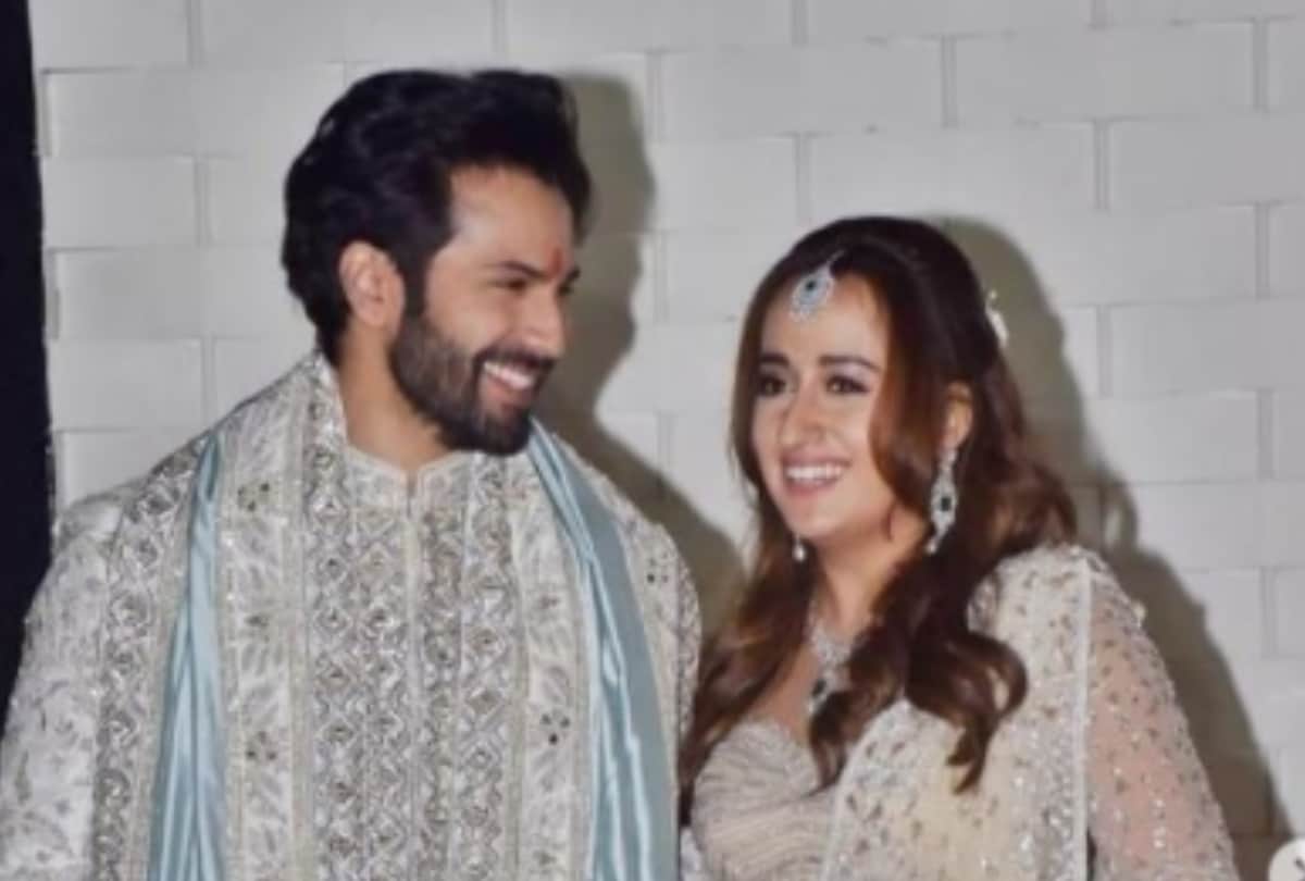 Varun dhawan and Natasha dalal wedding first appearance in front of media