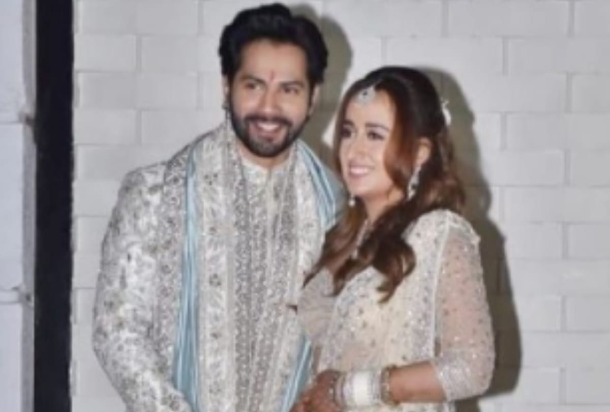 Varun dhawan and Natasha dalal wedding first appearance in front of media