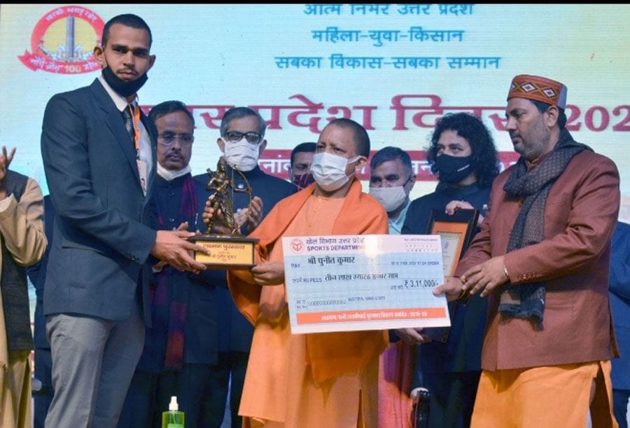 CO City and players of Muzaffarnagar received Laxman Award