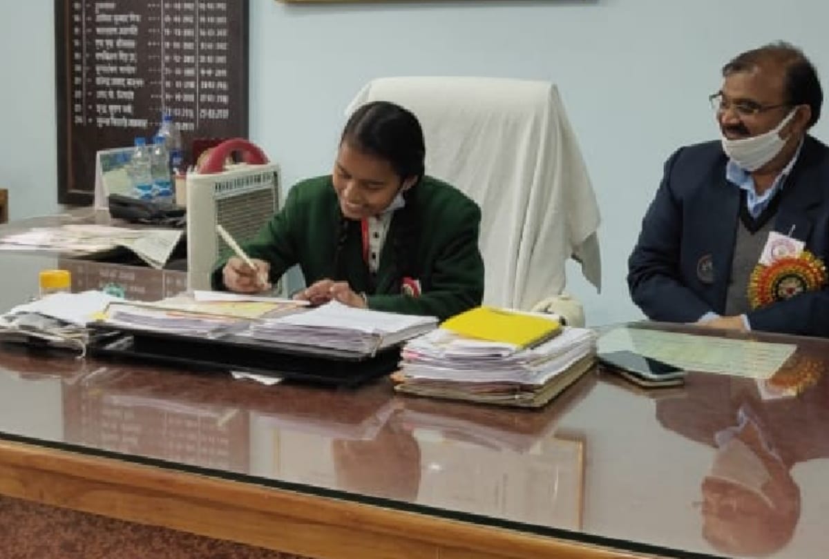 eight daughters become officers for one day in mahrajganj