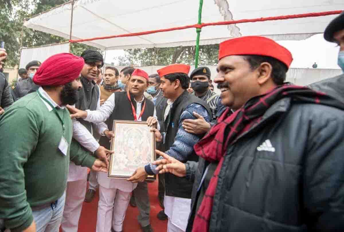 UP: Akhilesh Yadav attacked the central government, said BJP doing politics of lies, scare and hate