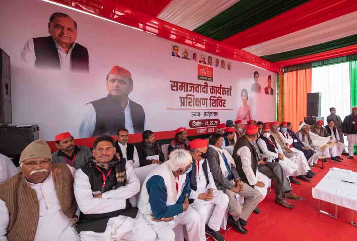 UP: Akhilesh Yadav attacked the central government, said BJP doing politics of lies, scare and hate