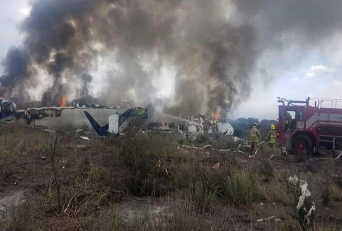 Arizona Small plane collided with helicopter in the sky two people died Latest News Update