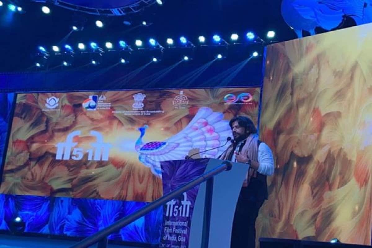 International Film Festival of India iffi felicitates Zeenat Aman Ravi Kishan at closing ceremony