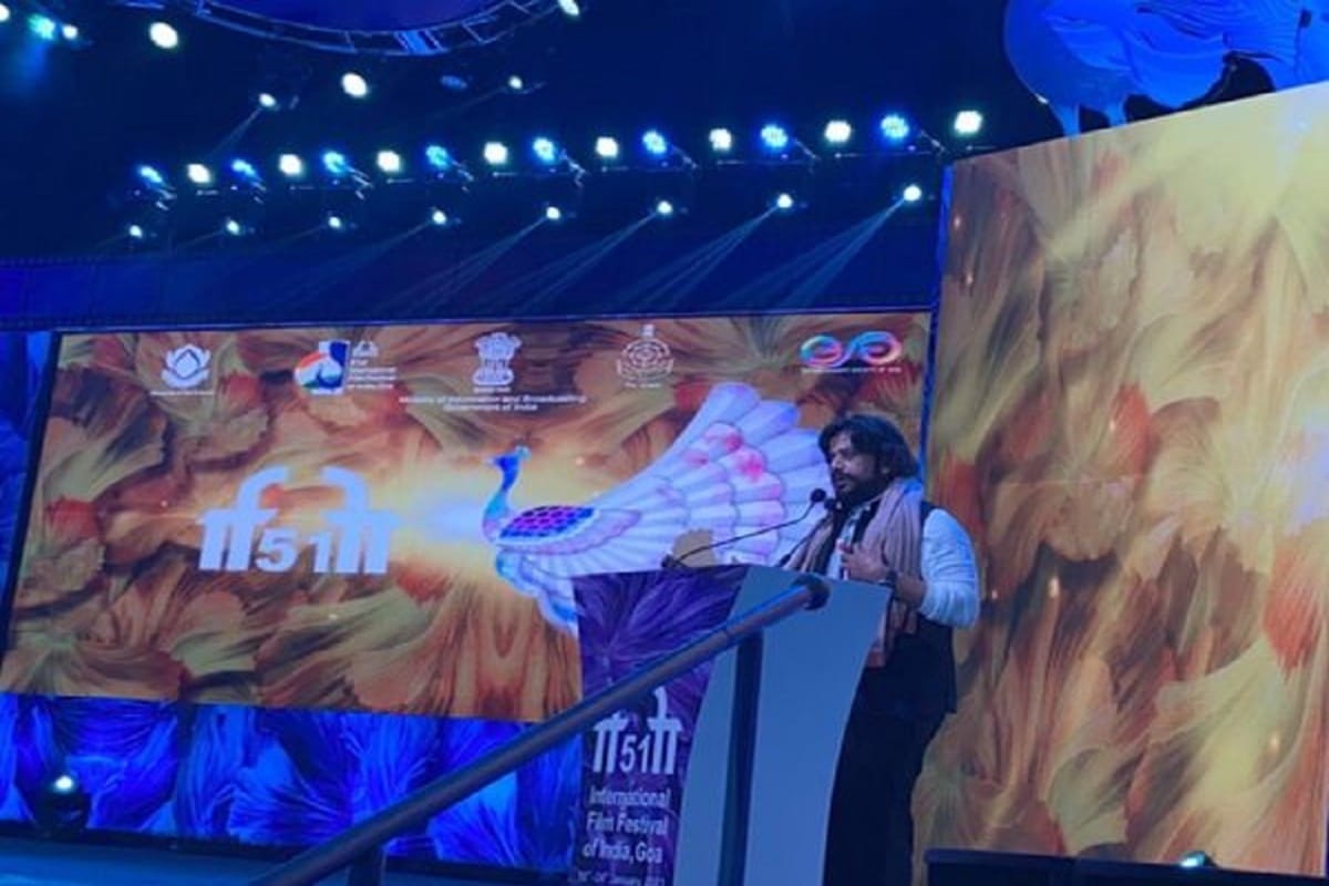 International Film Festival of India iffi felicitates Zeenat Aman Ravi Kishan at closing ceremony