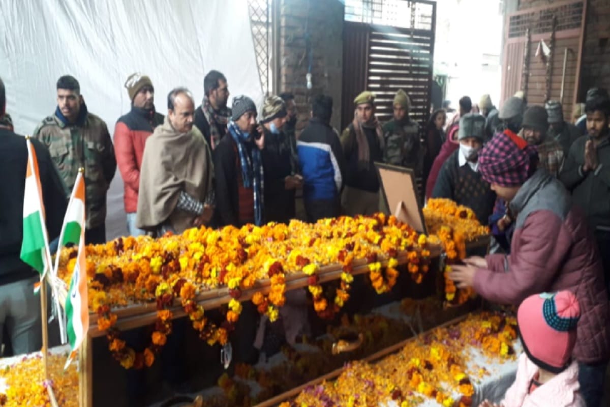 Shaheed Nishant Sharma was cremated with state honors in Saharanpur