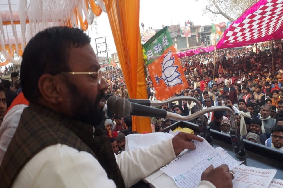 बैरिया कस्बा में आयोजित कार्यक्रम को संबोधित करते स्वामी प्रसाद मौर्य (फाइल फोटो)
