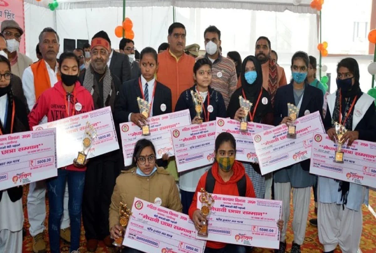 Talents received Aligarh Ratna on UP Day