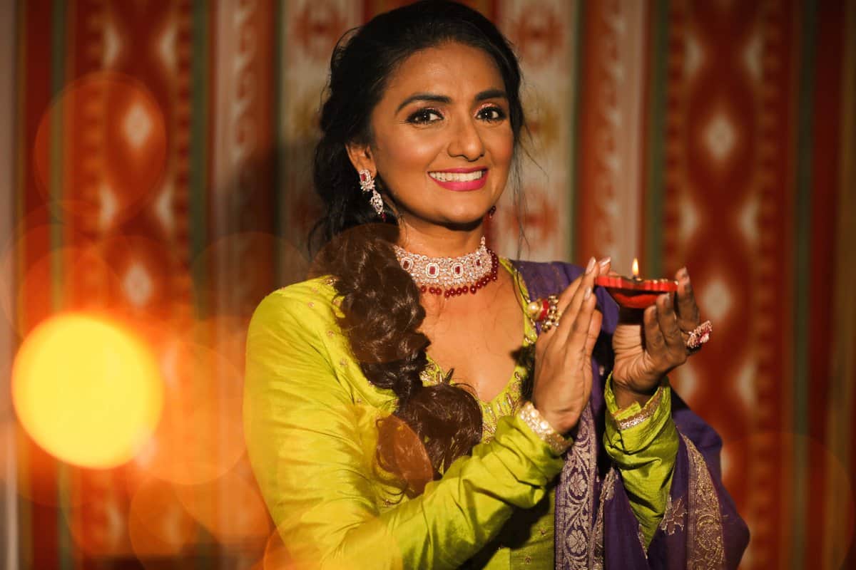 Shantipriya who paired opposite Akshay kumar in saugandh see her then and now photos