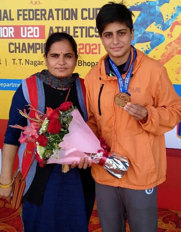Hisar's girl tanu won gold medal in national federation  cup athletics, she was take training online during lockdown