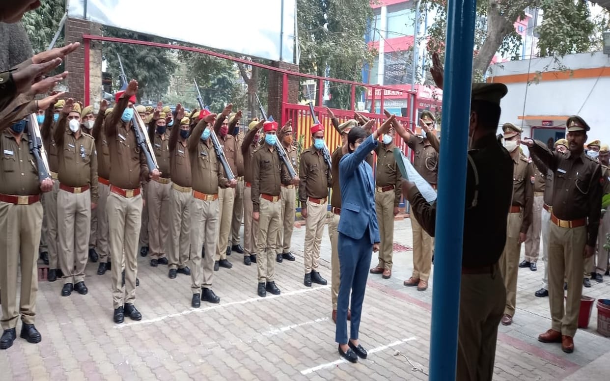 Varanasi: brilliant girls hoisted the flag in the police stations of the district