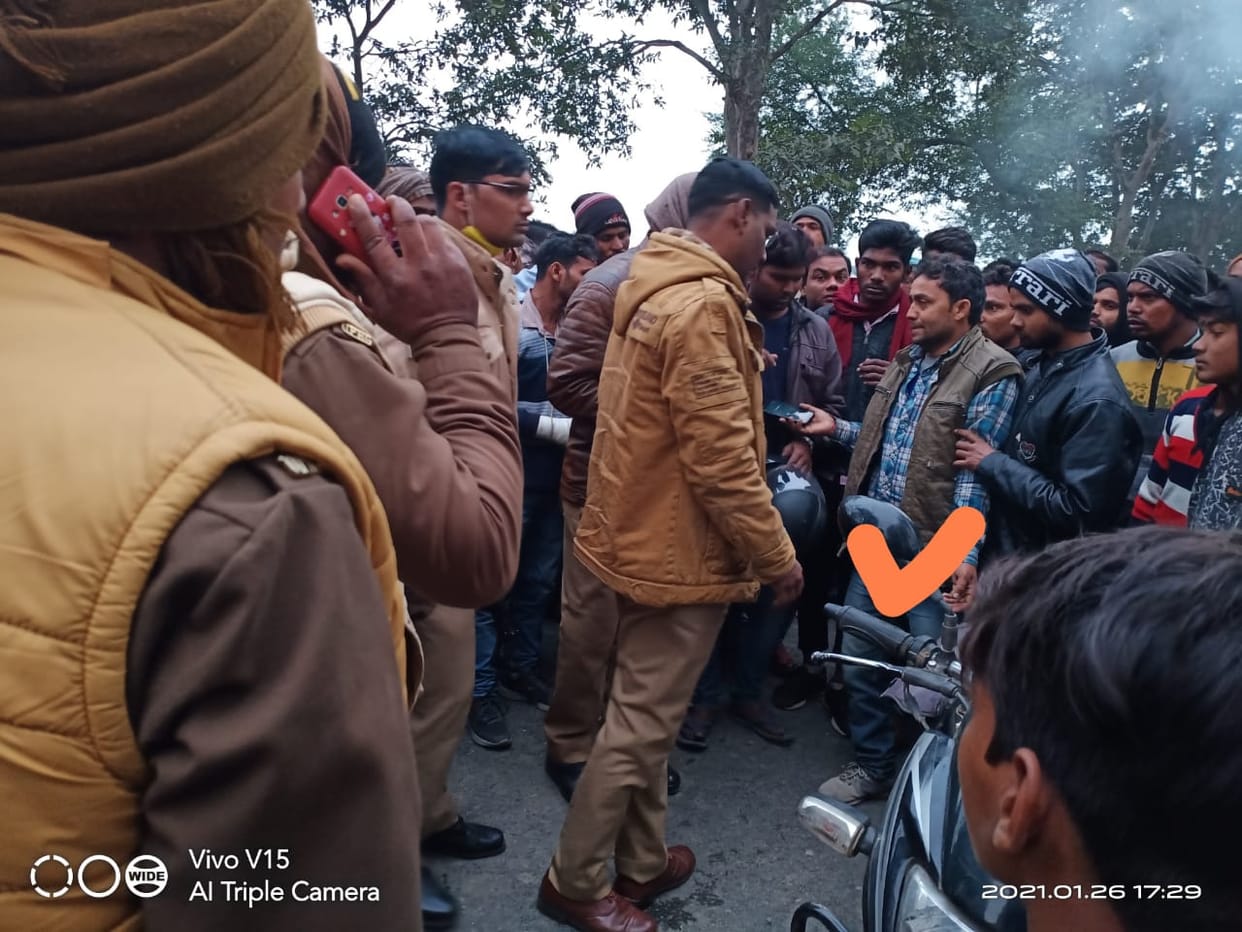Jaunpur: Bike riding miscreants shot dead, condition critical